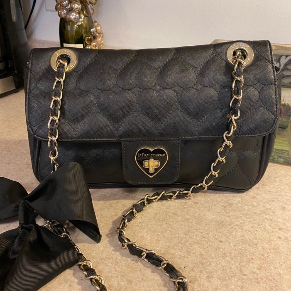 Beautiful Betsey Johnson black heart bag, like new
